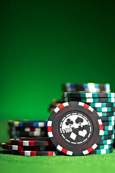 petarukan live American Roulette table with professional dealer and multi-camera broadcast